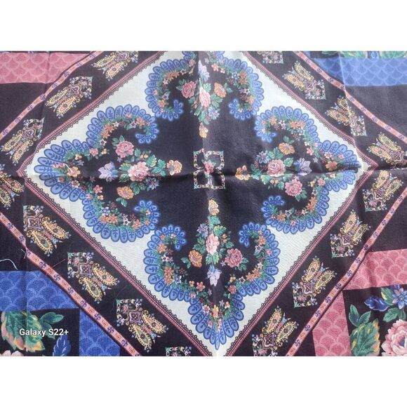 Fabric panel for quilted wall hanging or table cloth - Picture 2 of 7